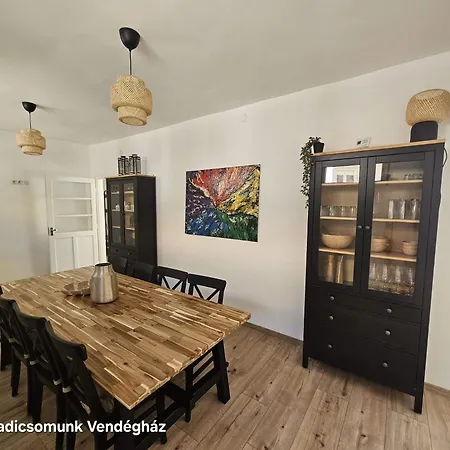 Holiday home Vendeghaz A Mi Paradicsomunk *